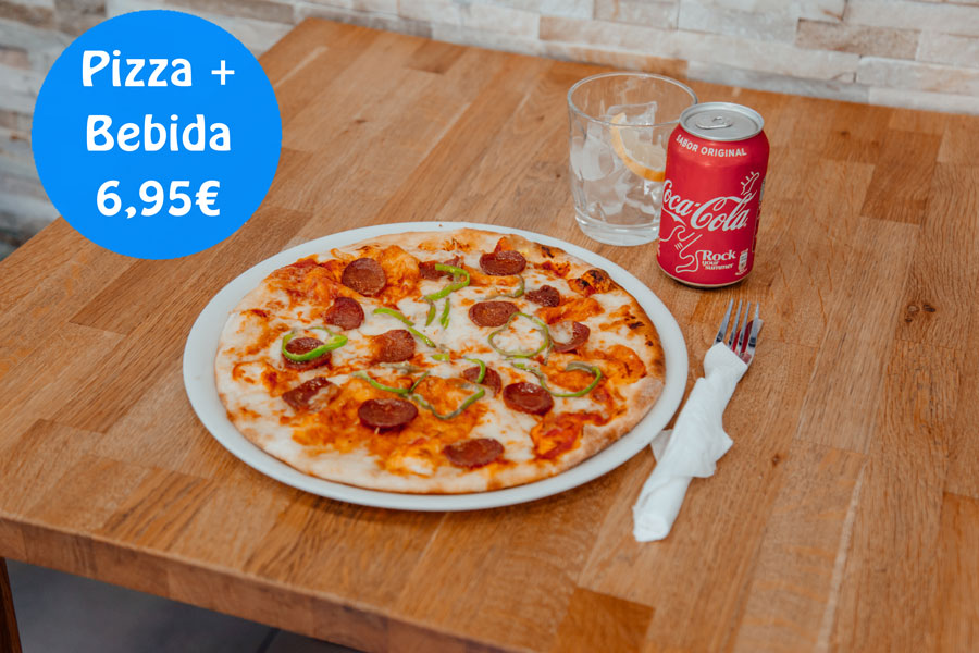 Pizza y bebida